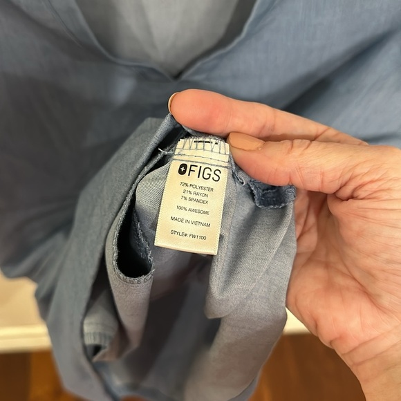 FIGS Women’s Technical Collection Blue V Neck Short Sleeve Medical Office Top M - Picture 7 of 8